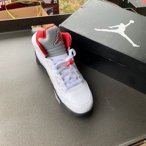 Retro 5 Jordan’s “Fire Red”